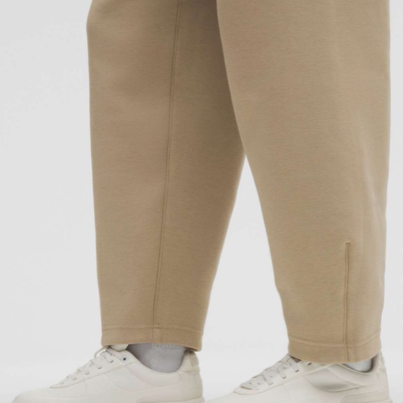 LULULEMON HEAVEYWEIGHT FLEECE SWEATPANT. SHEER OAK - Picture 8 of 10